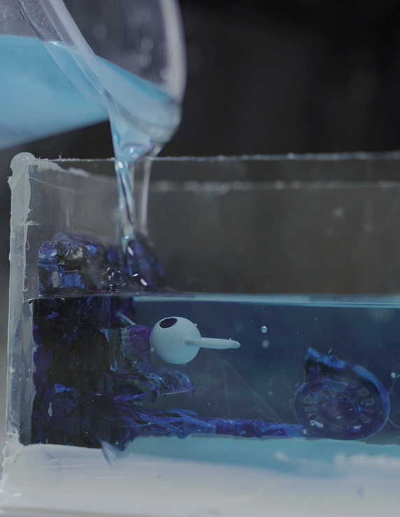 Why Resin Is the Ideal Material for High-Quality Handmade Lamps