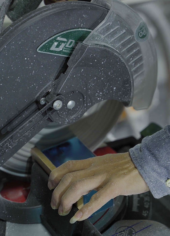 How Lee's Area Crafts Handcrafted Resin Lamps: 12-Step Process
