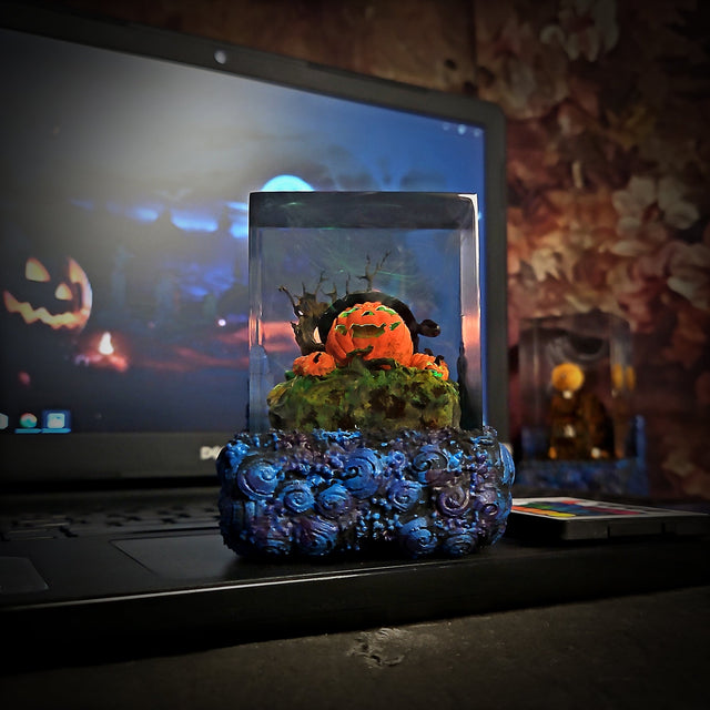 HALLOWEEN | RESIN LAMP