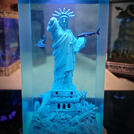 Statue of Liberty – Gothic Resin Lamp (No Clock Version) image 2