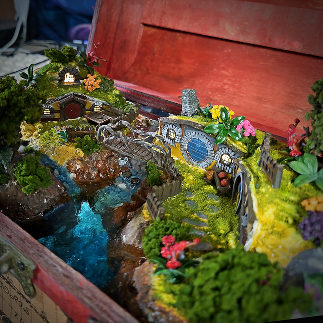 Hobbit Lamp Box image 0