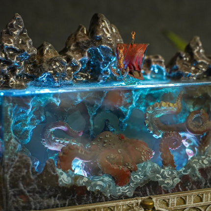 Kraken – Gothic Resin Lamp image 2