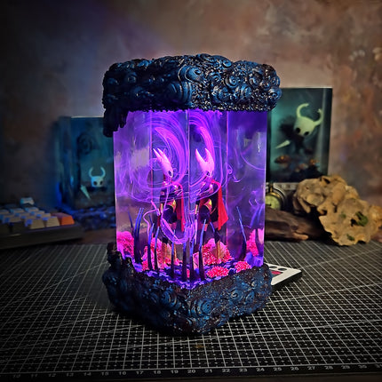 Hornet Resin Lamp image 7