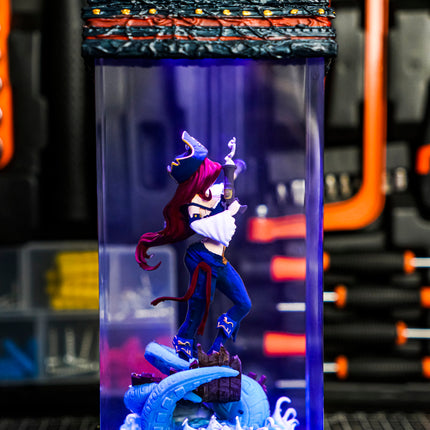 Vi & Miss Fortune Resin Lamp image 3