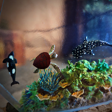 Coral Hexagon Resin Lamp image 2