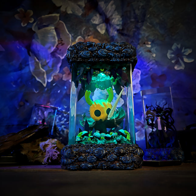 High-quality epoxy resin finish on Halloween lamp