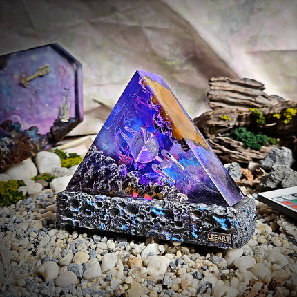 Galaxy StarTrek Triangle Resin Lamp image 2