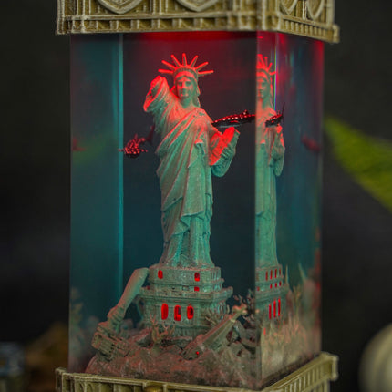 Statue of Liberty – Gothic Resin Lamp image 2