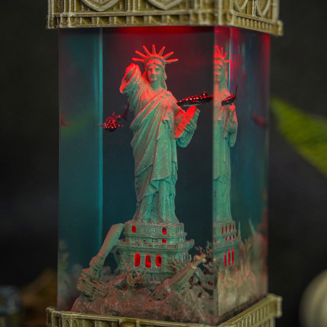 Statue of Liberty – Gothic Resin Lamp image 2
