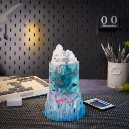 Polar Bear Resin Lamp by Lee’s Area – resin display lamp, product display photo