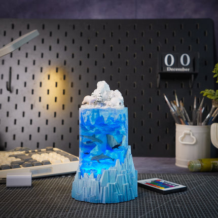 Polar Bear Resin Lamp by Lee’s Area – resin display lamp, product display photo