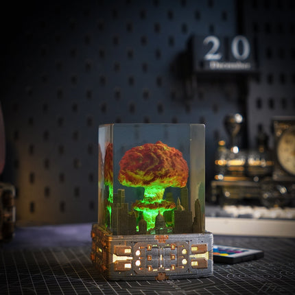Atomic Resin Lamp by Lee’s Area – resin display lamp, product gallery image