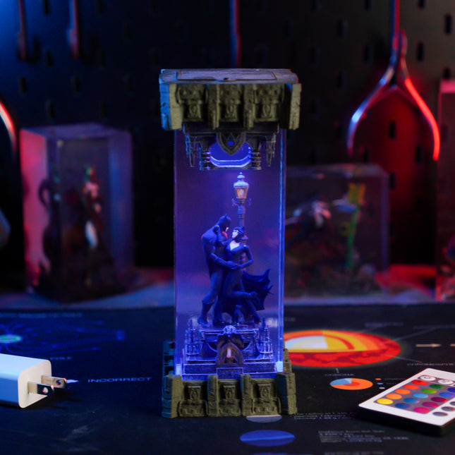 BATMAN & CATWOMAN RESIN LAMP