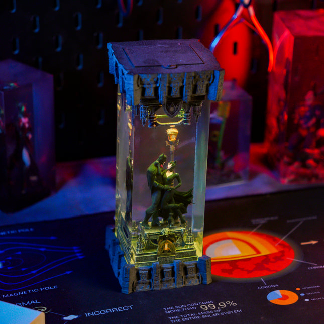 BATMAN & CATWOMAN RESIN LAMP - LEE'S AREA