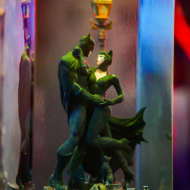 BATMAN & CATWOMAN RESIN LAMP - LEE'S AREA