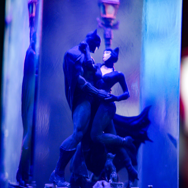 BATMAN & CATWOMAN RESIN LAMP - LEE'S AREA