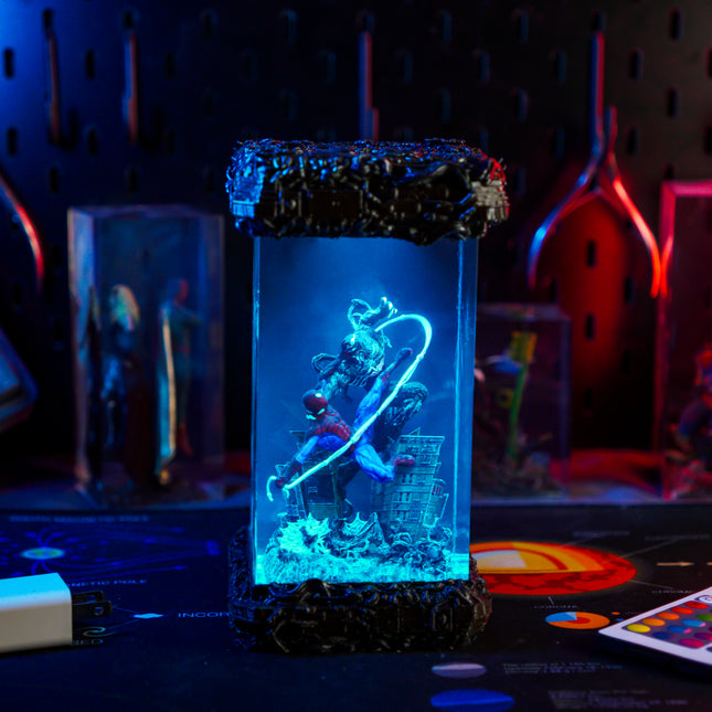 SPIDERMAN VS VENOM RESIN LAMP - LEE'S AREA