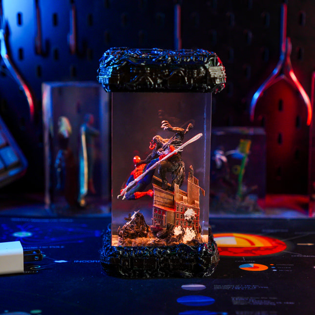 SPIDERMAN VS VENOM RESIN LAMP - LEE'S AREA