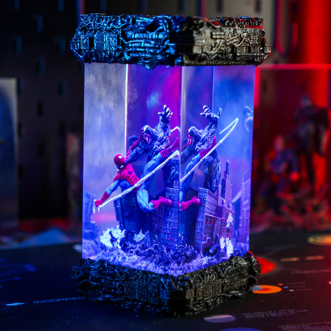 SPIDERMAN VS VENOM RESIN LAMP - LEE'S AREA
