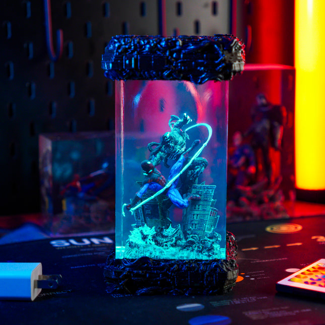 SPIDERMAN VS VENOM RESIN LAMP - LEE'S AREA