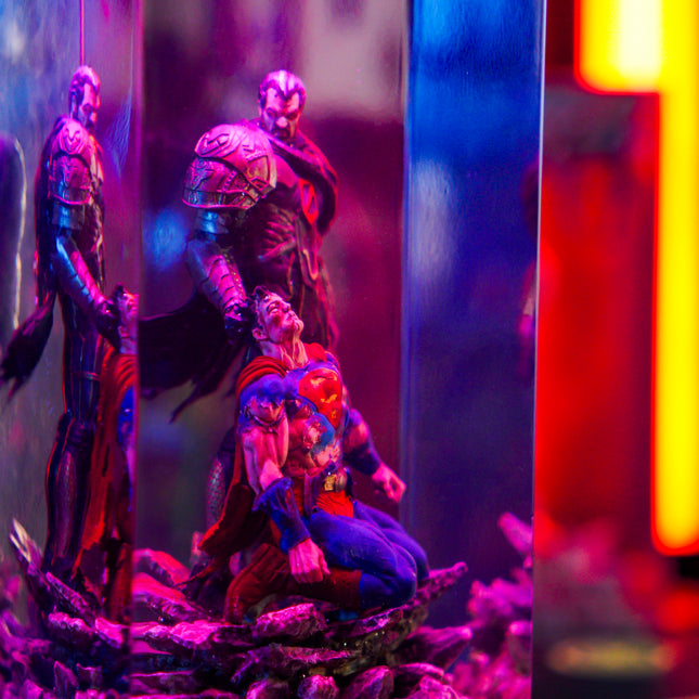 SUPERMAN VS ZOD RESIN LAMP - LEE'S AREA