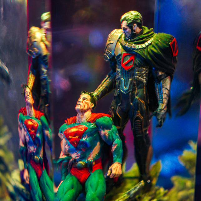 SUPERMAN VS ZOD RESIN LAMP