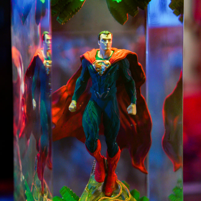 SUPERMAN RESIN LAMP - LEE'S AREA