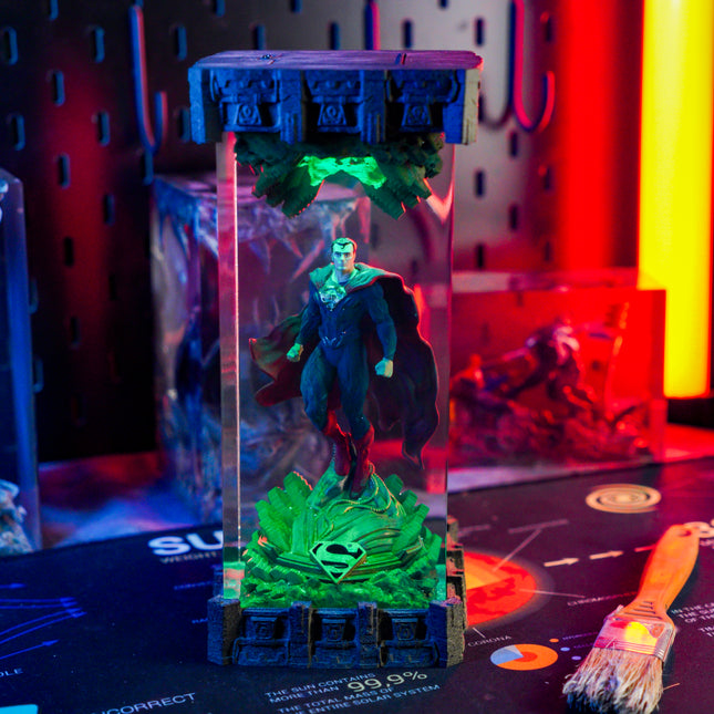 SUPERMAN RESIN LAMP - LEE'S AREA