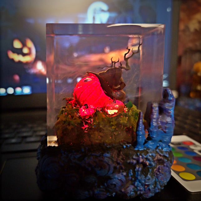 PUMPKIN – Halloween Spirit Resin Lamp - LEE'S AREA