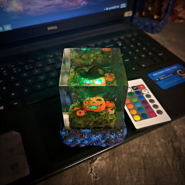 PUMPKIN – Halloween Spirit Resin Lamp - LEE'S AREA