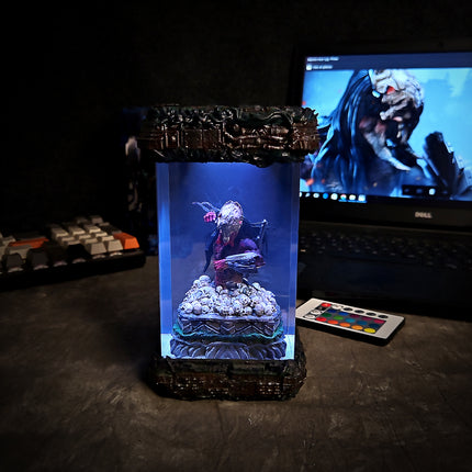 PREDATOR BUST Resin Lamp