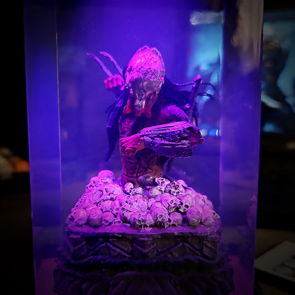 PREDATOR BUST Resin Lamp