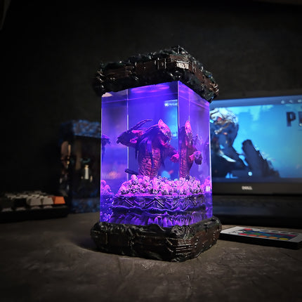 PREDATOR BUST Resin Lamp