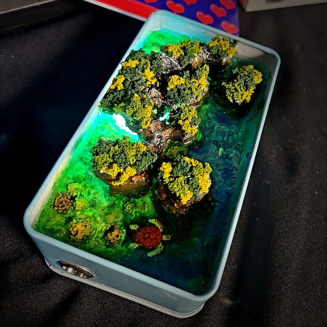 Coral Diver Tin Light Box - LEE'S AREA