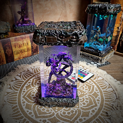 ALIEN AND PREDATOR Resin Lamp