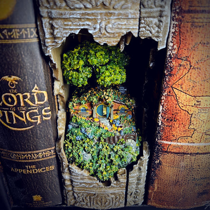 Book Nook Hobbit – Open the Door to the Peaceful Land of the Shire