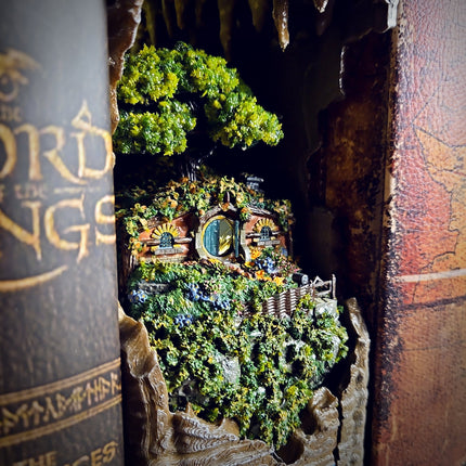 Book Nook Hobbit – Open the Door to the Peaceful Land of the Shire