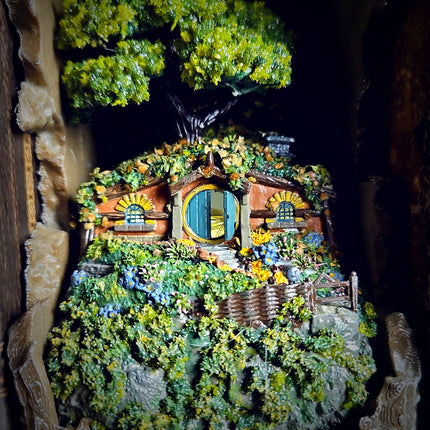Book Nook Hobbit – Open the Door to the Peaceful Land of the Shire