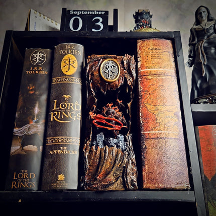 Book Nook Balrog – A Legendary Little Corner for Your Bookshelf!