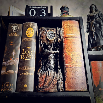 Book Nook Sauron – The Eye of Darkness in Your Bookshelf
