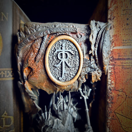 Book Nook Sauron – The Eye of Darkness in Your Bookshelf