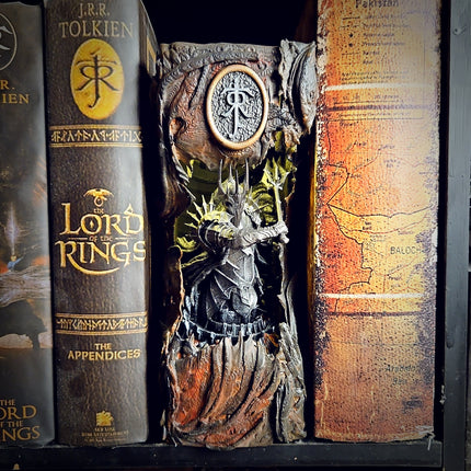 Book Nook Sauron – The Eye of Darkness in Your Bookshelf