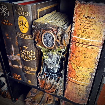 Book Nook Sauron – The Eye of Darkness in Your Bookshelf
