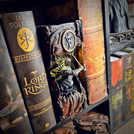 Book Nook Sauron – The Eye of Darkness in Your Bookshelf