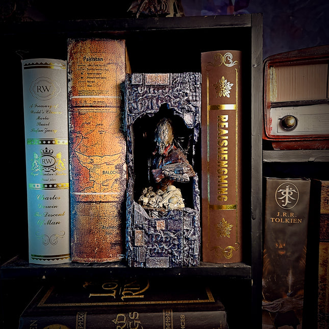 Predator - Book Nook - LEE'S AREA