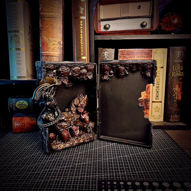 Alien - Book Nook - LEE'S AREA