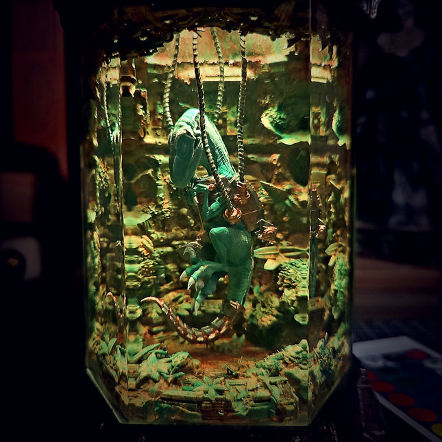 RAPTOR – The Silent Hunter Hexagon Resin Lamp