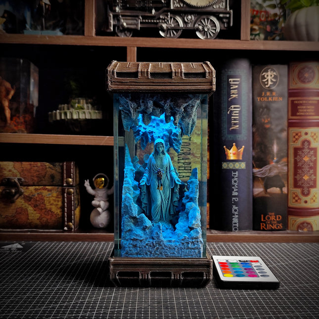 Maria Resin Lamp