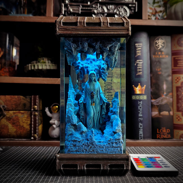 Maria Resin Lamp