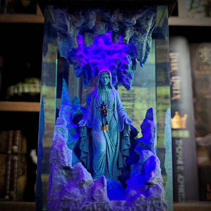 Maria Resin Lamp